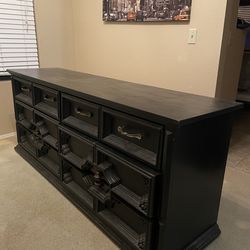 Black Dresser - 6ft