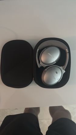 Bose QuietComfort 45 (QC45) noise-canceling headphones.