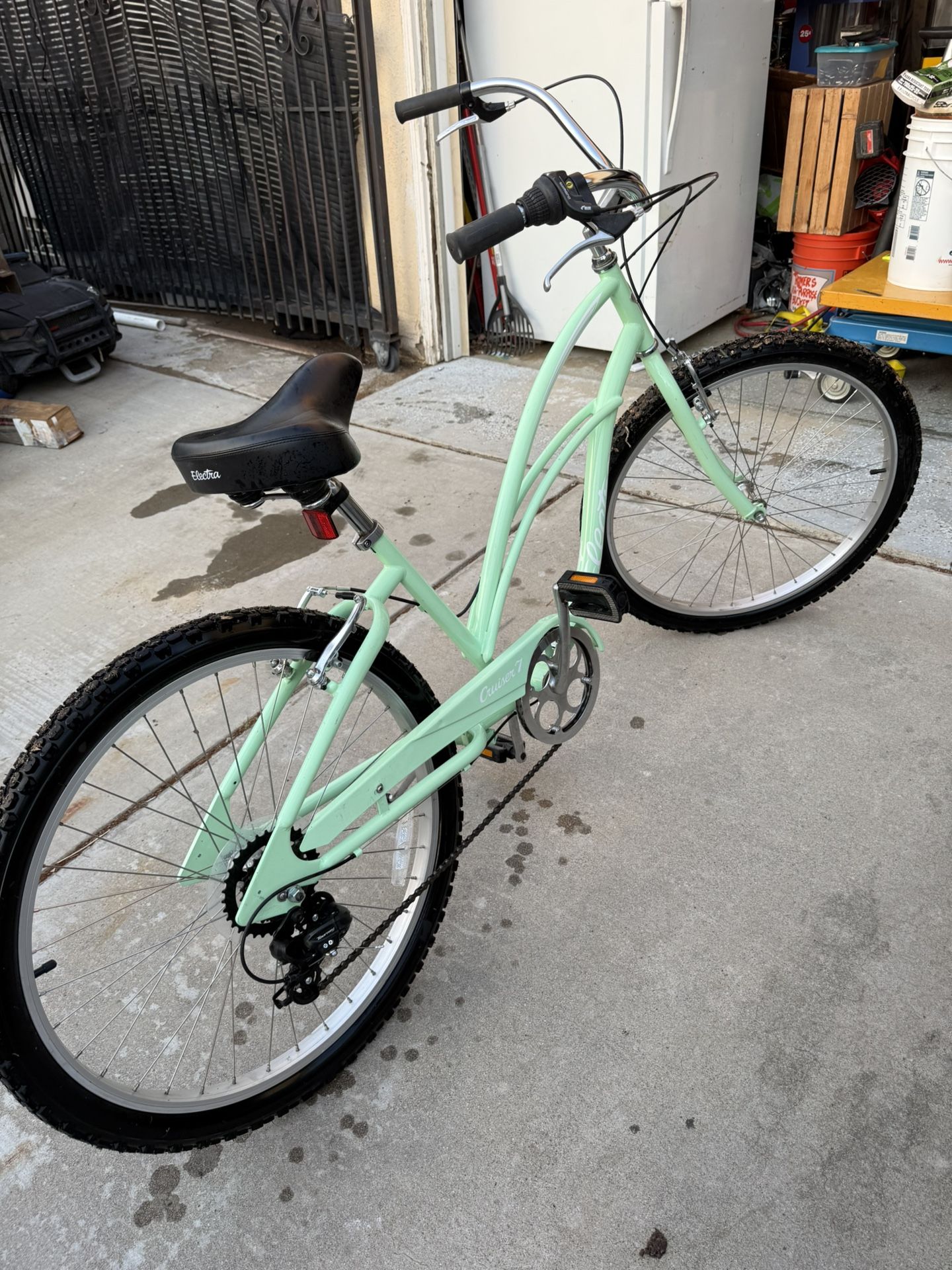 Electra Cruiser 7 Speed Beach Cruiser Bike In Great Shape