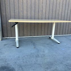 Adjustable Table 