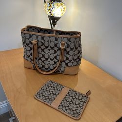 COACH Purse and matching slim insert pouch 