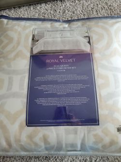 New full/queen comforter set