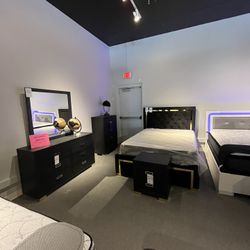 Black 4PC Queen Bedroom Set