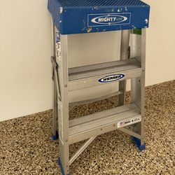 Werner Mighty-Lite aluminum 26-inch step ladder stool
