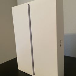 Apple iPad With Accessories 