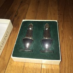 Oneida Chippendale Salt & Pepper Set (silverplate) (Original packaging)