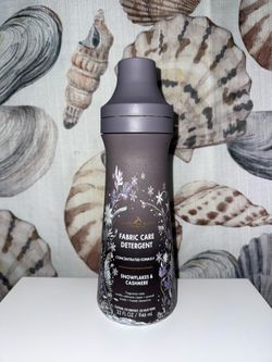 Snowflakes & cashmere laundry detergent