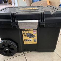DeWalt 15 Gallon Large Rolling Toolbox Chest