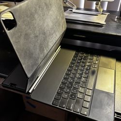 iPad Magic Keyboard 