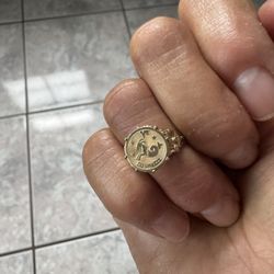 14 K Capricornio Ring 