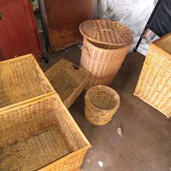 Small wicker pieces