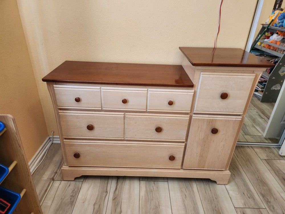 Dresser/Changing Table