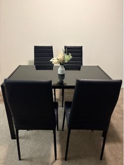 dining table + 4 chairs