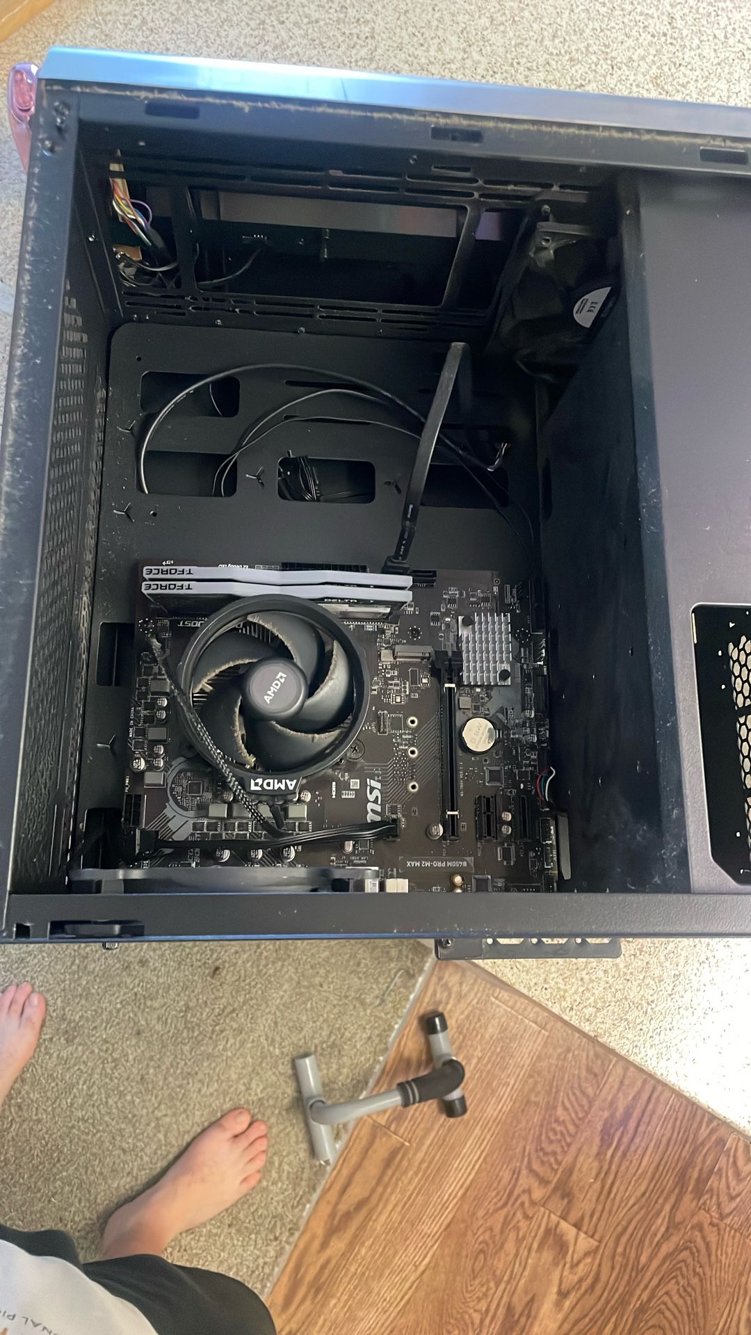 Computer Case W/ Mother Board CPU Rizen 32 Gb Ram