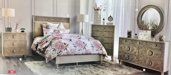 Queen Bedroom Set