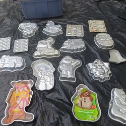 Lot Of 17 Wilton Cake/cupcake Molds