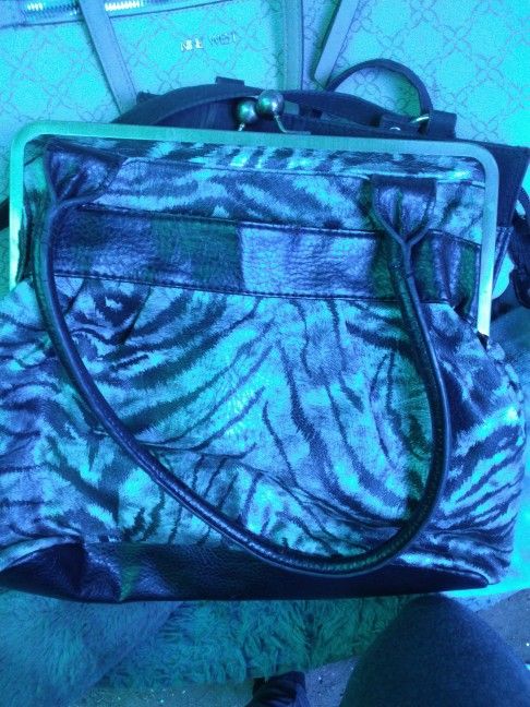 Bueno Hand Bag Purse