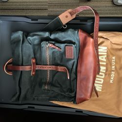 Bradley Mountain - The Biographer Bag