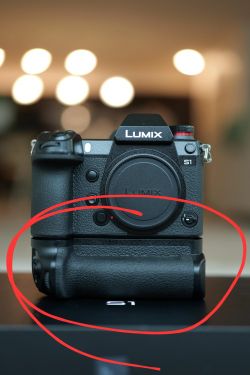 Panasonic S1 & S1R Battery Grip - BGS1