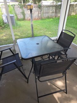 Patio Table w/ 4 chairs