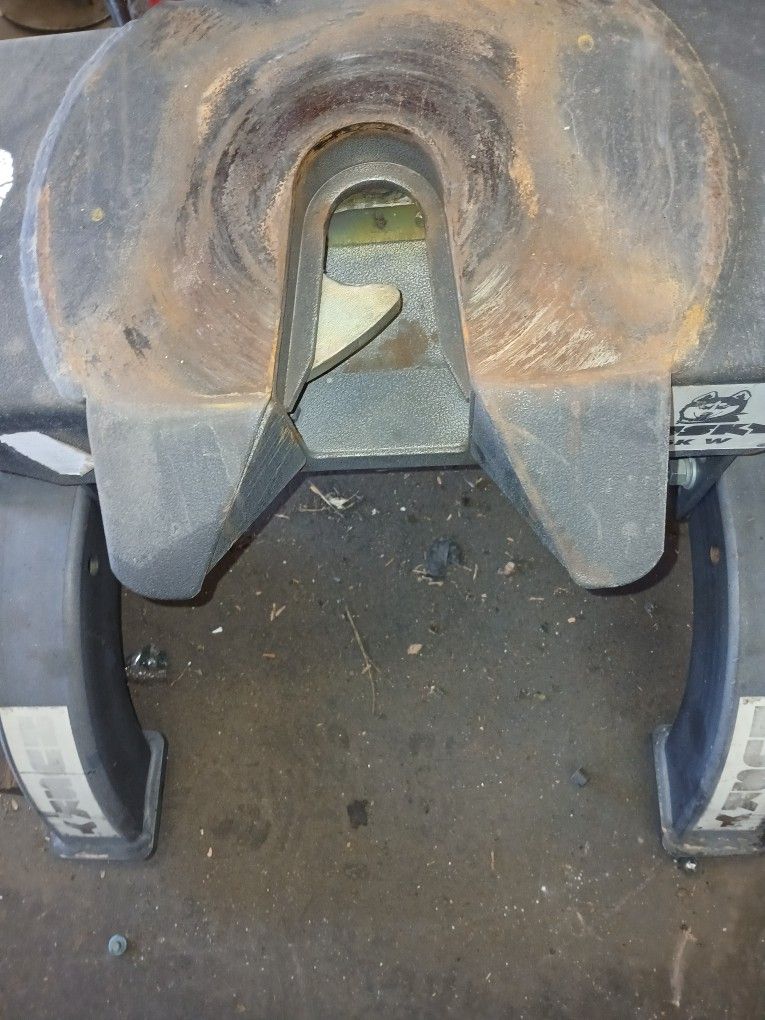 HUSKY 26.000 LB 5th WHEEL HITCH