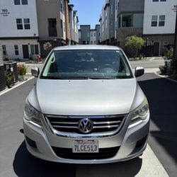 2010 Volkswagen Routan Van 