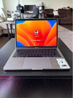 MacBook Pro 2019 W Touch Bar