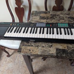 Yamaha PSR-12 keyboard