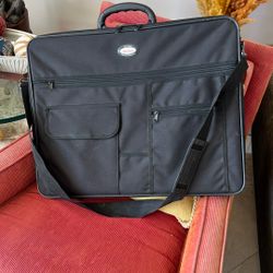 black "ART BAG" from the brand "VINCENT Martin/https://offerup.com/redirect/?o=Ri5XZWJlcg== Co.".  This art bag is designed for carrying and organizin