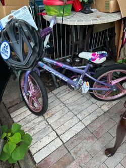 Vicicleta para Niña  con casco Nuevo seminueva
