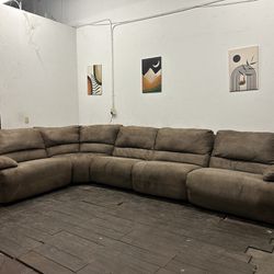 Delivery Available! Reclining Microsuede Sectional Couch 