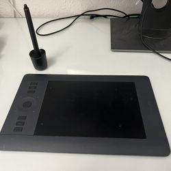 Intuos Pro Small PTH-451 Pen Tablet