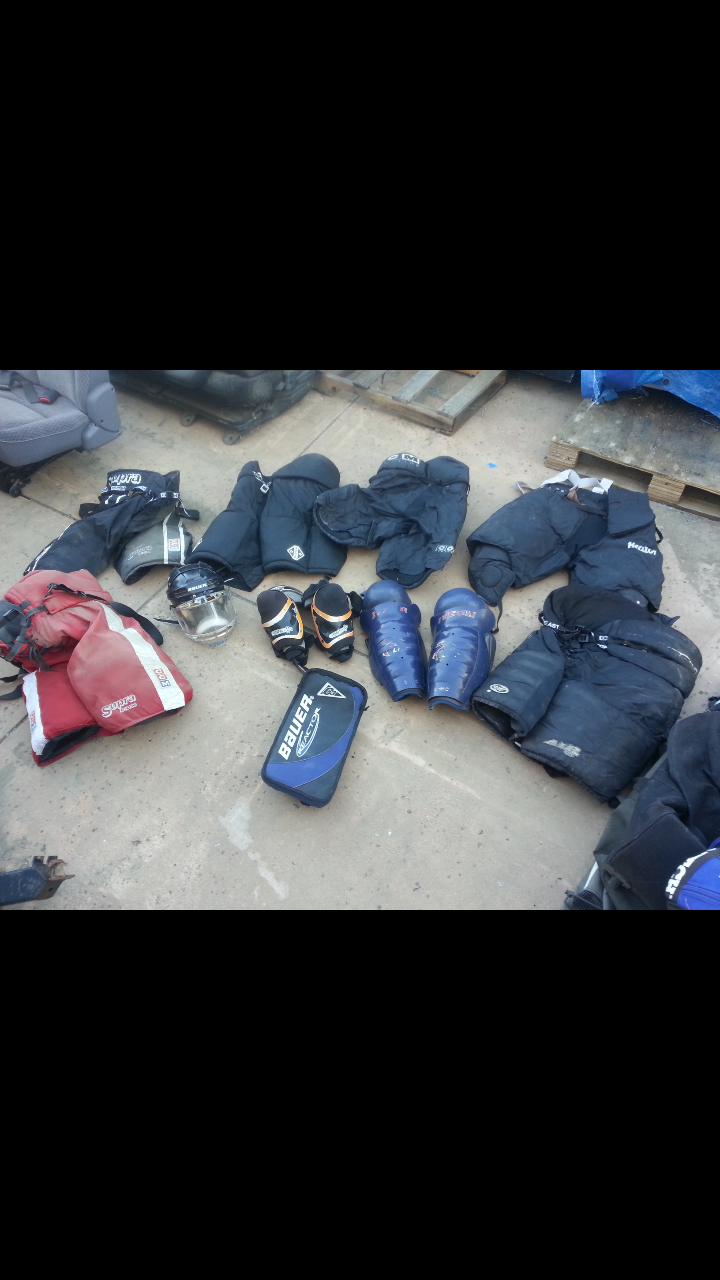 *LOTS* HOCKEY GEAR BAG ROLLER/ICE STICKS BAGS HELMET CCM KOHO BAUER MISSION