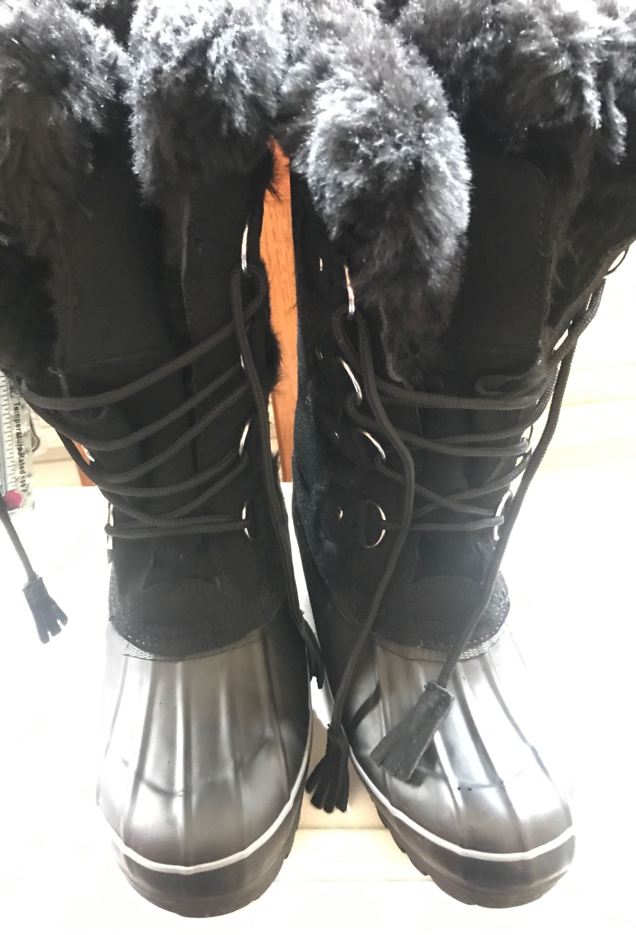 Snow boots