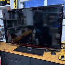 Samsung 40” LCD  TV 