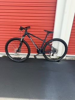 Specialized 29 inch wheel Mountain Bike with Kenda Tires