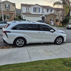 2025 TOYOTA SIENNA LIMITED 