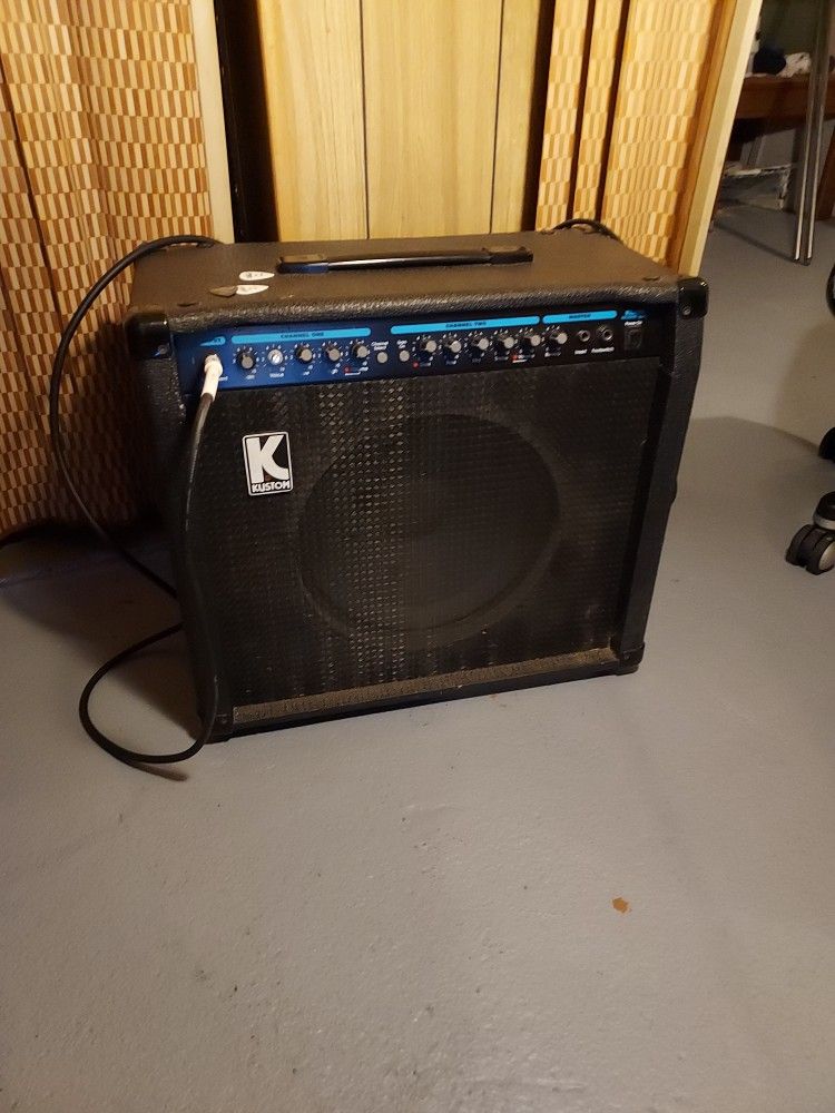 Kustom Amp 80 Watts Of Total Power In Perfect Condition Only 75$