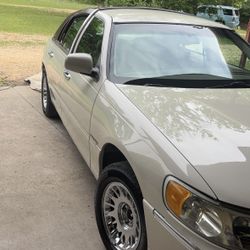 2000 Lincoln Town Car