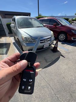 Car keys/llaves de autos/key fobs