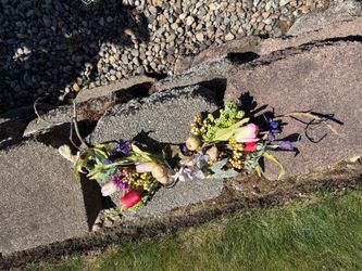 Artificial wall floral arrangement