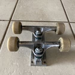 Skate Trucks / Thunder Trucks