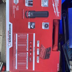Milwaukee 43 Piece Socket Set (new)