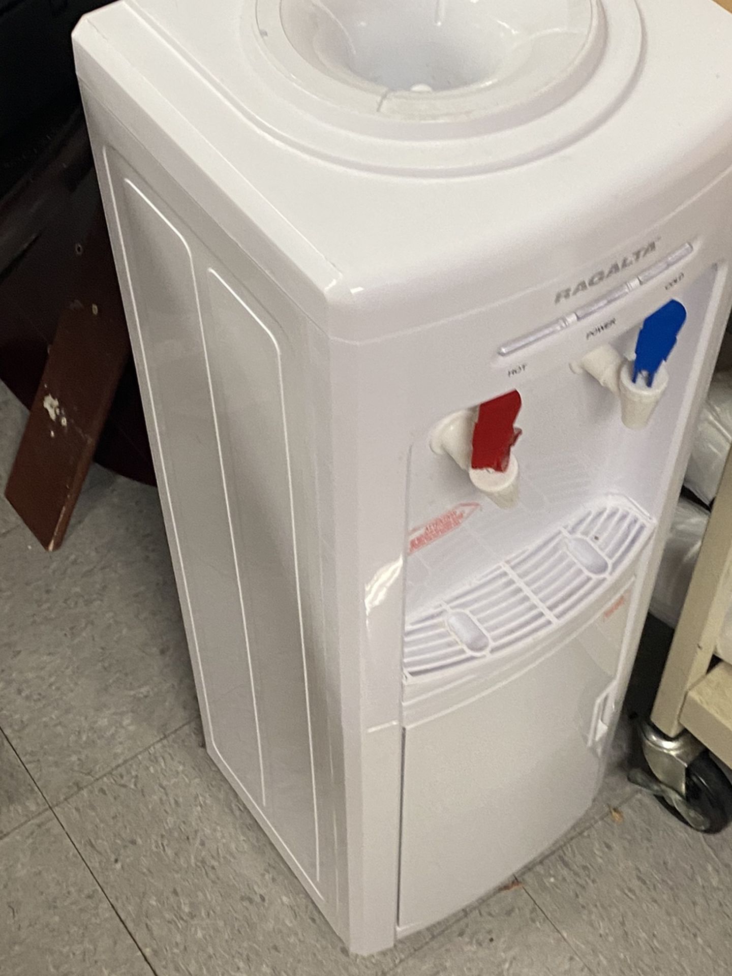 Water Cooler And Heater Dispense 