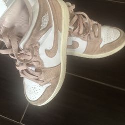 Kids Jordan 1 Mid SE (Pink & White) – Size 3Y