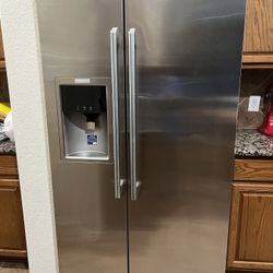 Electrolux Refrigerator & Freezer
