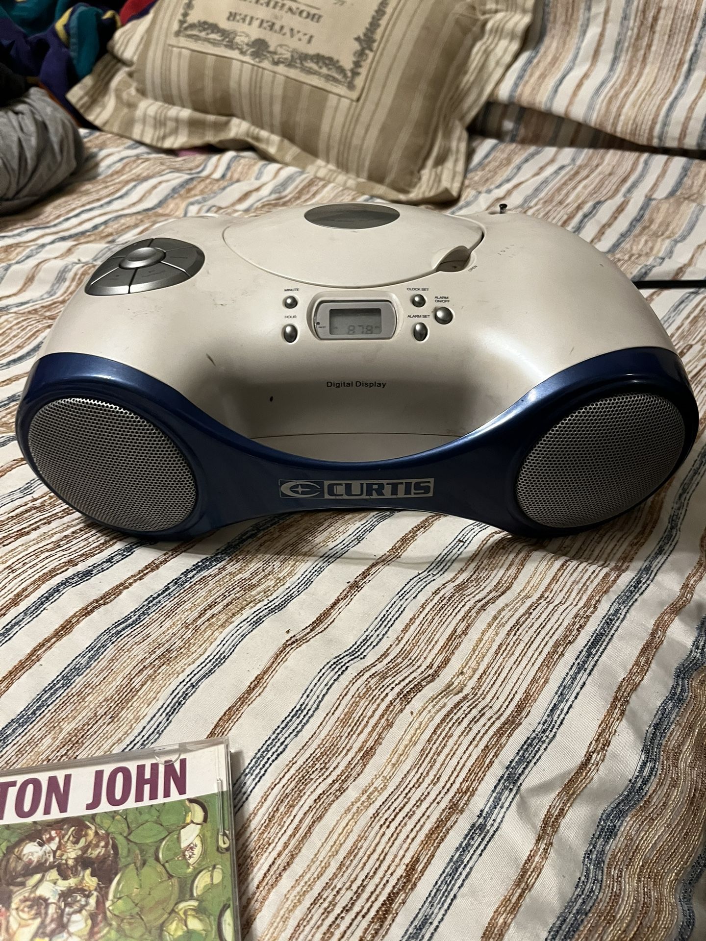Retro boombox Curtis CD player AM/FM radio