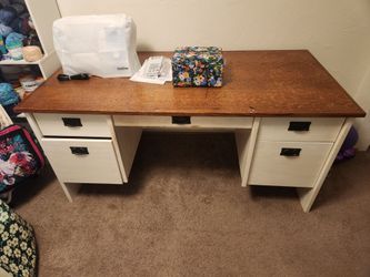 Large desk
