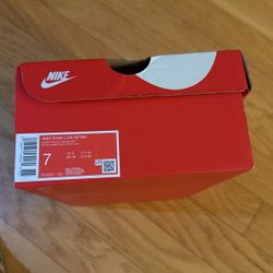 Nike Dunk Low Retro Size 7 Like New