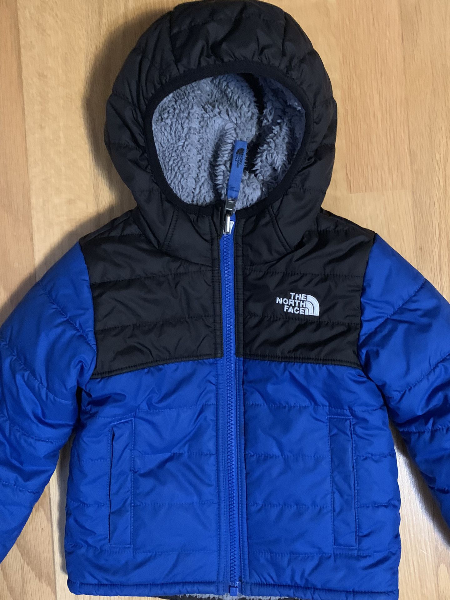 The North Face Reversible Jacket. Size 3 T
